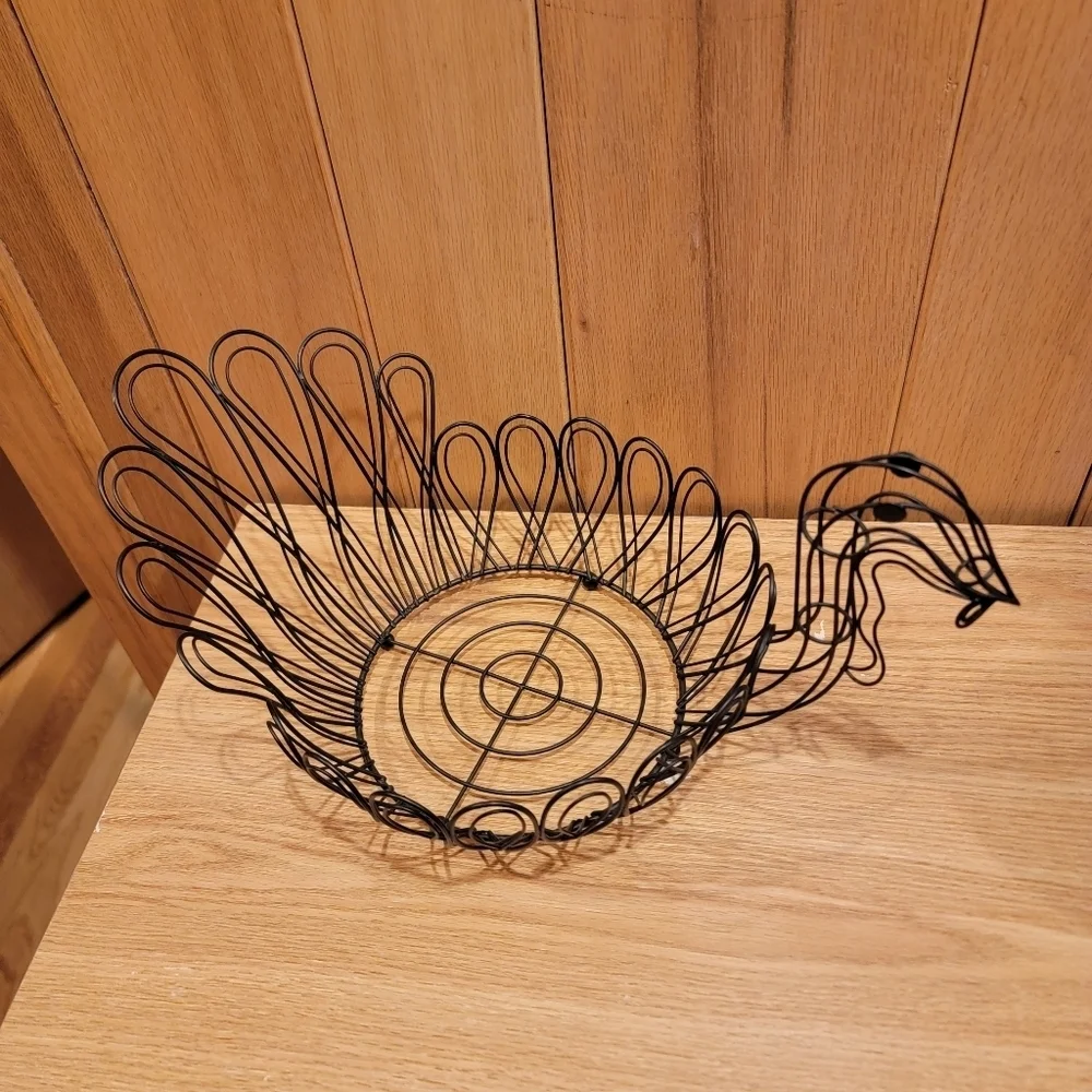 Vintage Large Metal Wire Basket Turkey Fruit Bread Bowl Thanksgiving Table